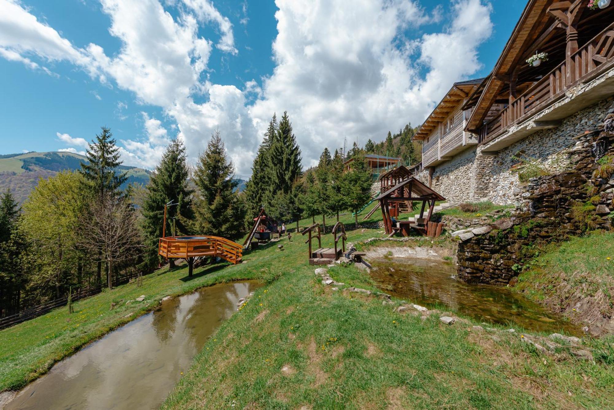 Hotel Complex Turistic Alpina Blazna Sant Esterno foto