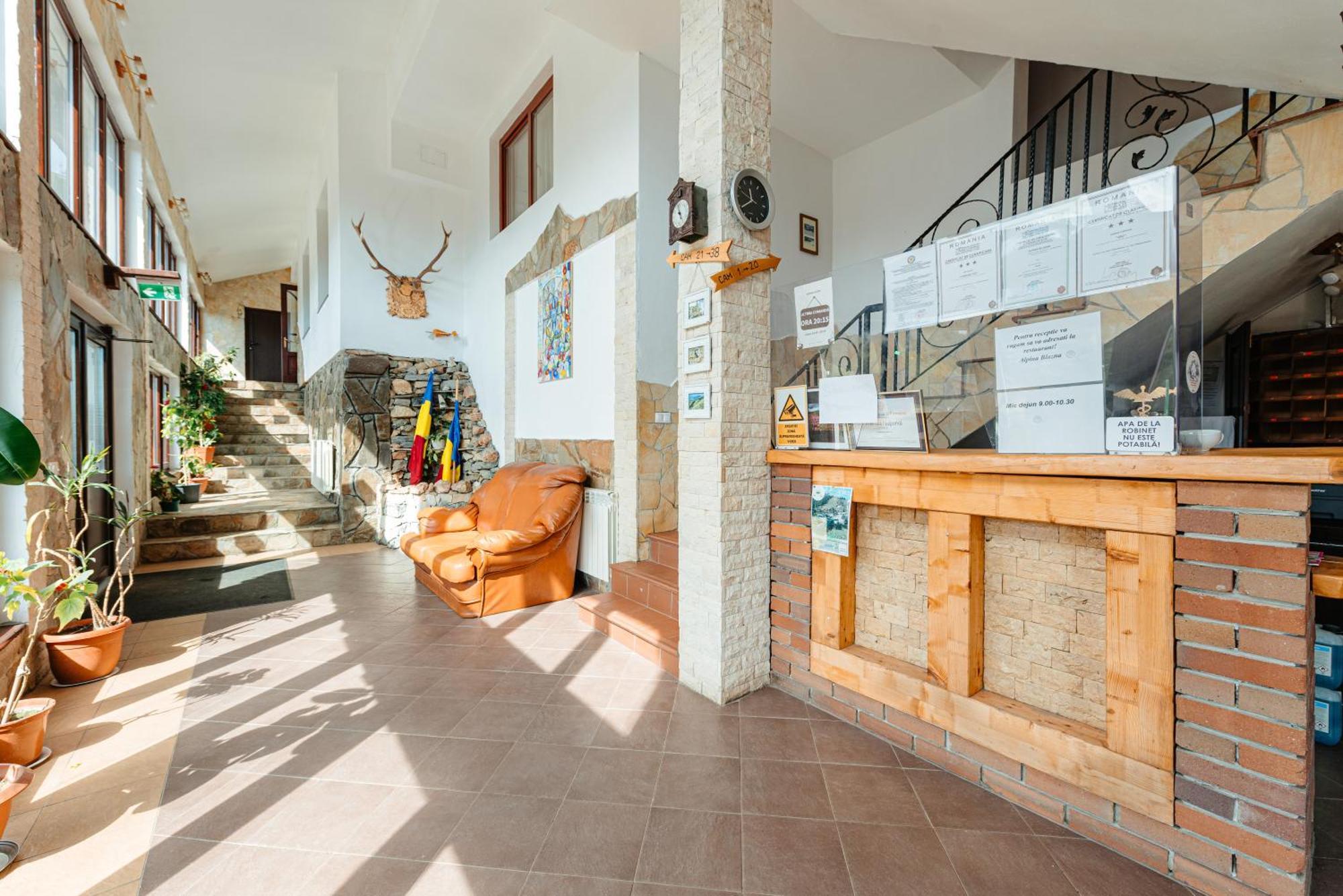 Hotel Complex Turistic Alpina Blazna Sant Esterno foto